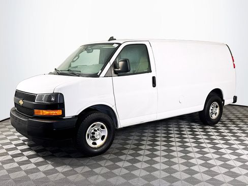 Used 2021 Chevrolet Express 2500 RWD image 4