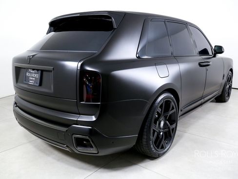 Used 2025 Rolls-Royce Cullinan Black Badge AWD/4WD image 2