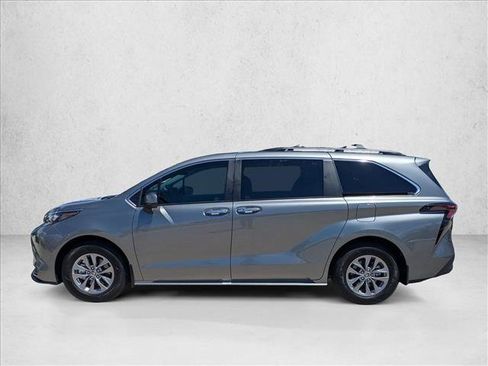 Certified 2026 Toyota Sienna XLE FWD image 9