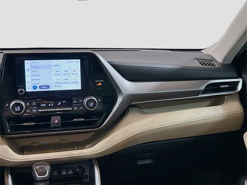 Used 2023 Toyota Highlander XLE image 21