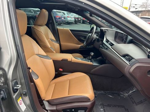 Used 2019 Lexus ES 350 w/ Premium Package FWD image 28