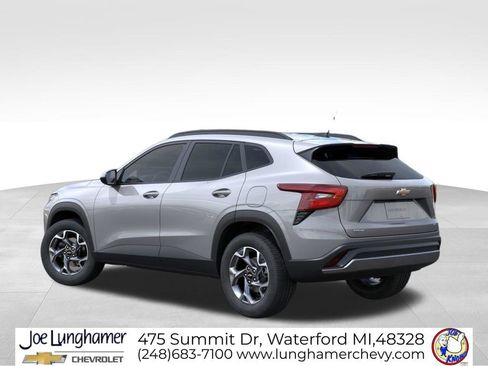 New 2026 Chevrolet Trax LT w/ Sunroof Package FWD image 3
