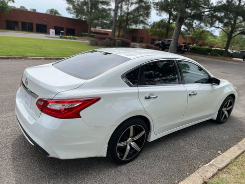 Used 2017 Nissan Altima 2.5 S w/ Power Driver Seat Package FWD image 5