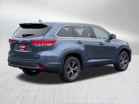Used 2017 Toyota Highlander Plus AWD/4WD image 7