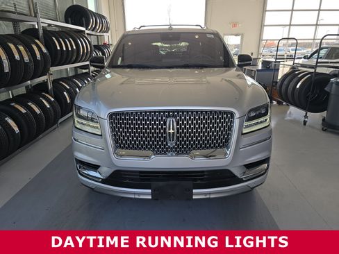 Used 2019 Lincoln Navigator Reserve image 2