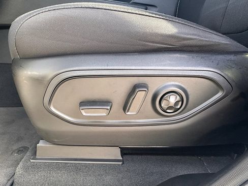 Used 2024 Jeep Grand Cherokee Laredo X image 17