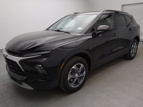 Used 2024 Chevrolet Blazer LT w/ Convenience Package FWD image 2