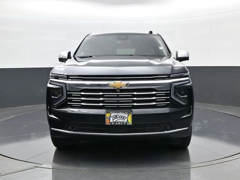 Used 2025 Chevrolet Suburban Premier AWD/4WD image 2