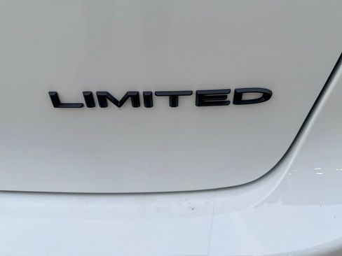 New 2026 Chrysler Pacifica Limited w/ S Appearance Package image 3