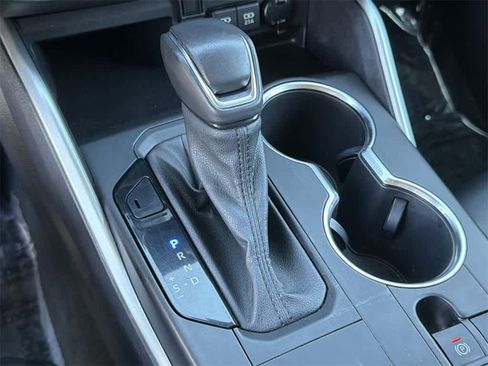 Used 2021 Toyota Highlander XLE image 18