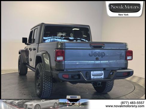 Used 2021 Jeep Gladiator Sport AWD/4WD image 9