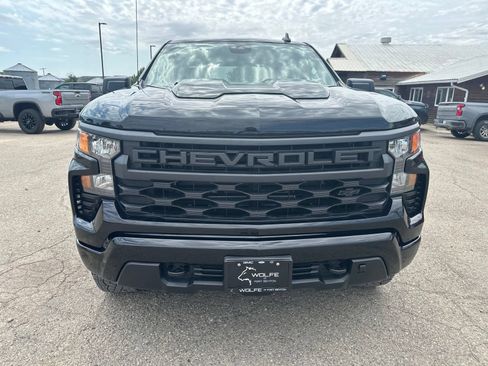 Used 2025 Chevrolet Silverado 1500 Custom Trail Boss w/ Dark Appearance Package AWD/4WD image 2