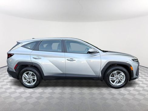 Used 2025 Hyundai Tucson SE FWD image 4