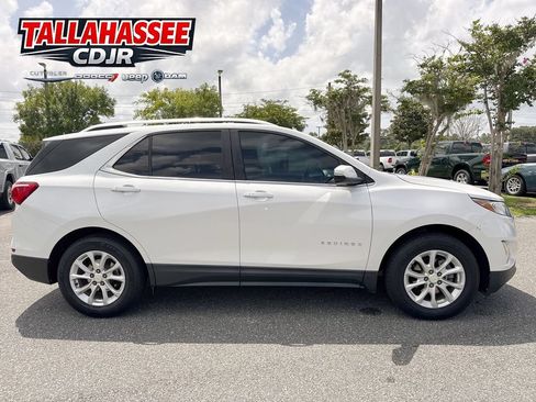 Used 2018 Chevrolet Equinox LT w/ Sun & Infotainment Package FWD image 2
