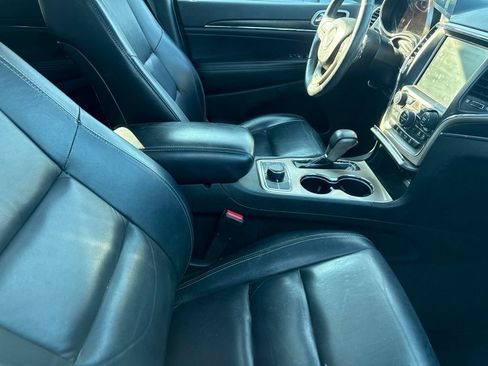 Used 2017 Jeep Grand Cherokee Limited AWD/4WD image 24