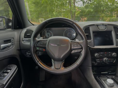 Used 2019 Chrysler 300 S w/ 300S Premium Group 2 RWD image 6