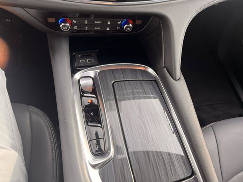 Used 2024 Buick Enclave Premium image 14