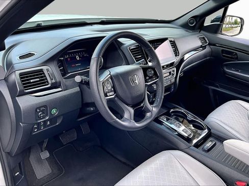 Used 2023 Honda Passport Elite image 18