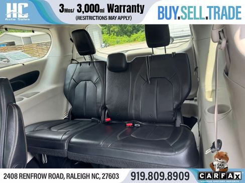Used 2019 Chrysler Pacifica Touring-L FWD image 16