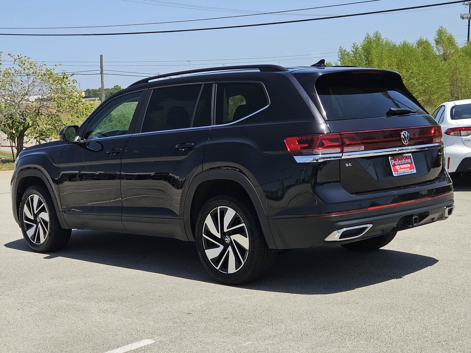 Used 2024 Volkswagen Atlas SE AWD/4WD image 6