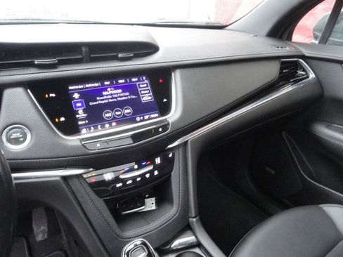 Used 2024 Cadillac XT6 Luxury image 11