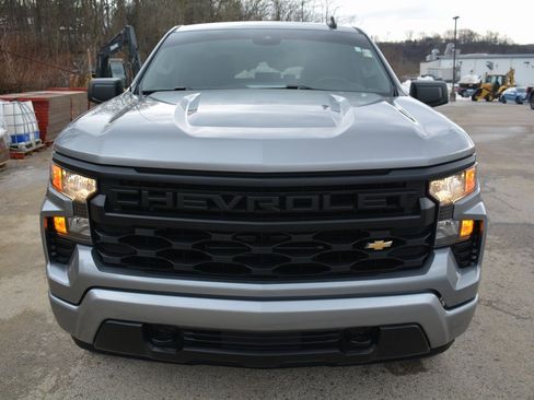 Used 2023 Chevrolet Silverado 1500 Custom image 2