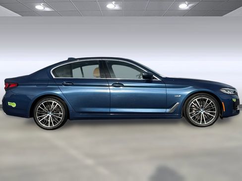 Used 2023 BMW 530e w/ Premium Package image 6