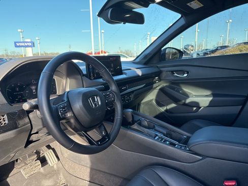 Used 2025 Honda Accord Sport image 16