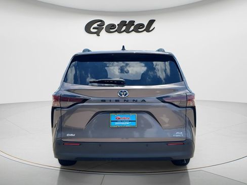 Certified 2024 Toyota Sienna XLE FWD image 6