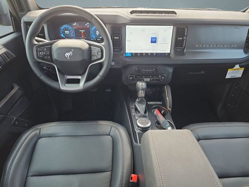 New 2025 Ford Bronco Badlands image 12