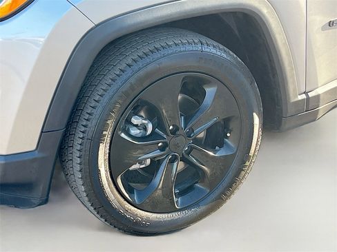 Used 2020 Jeep Compass Latitude image 28