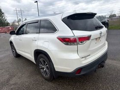 Used 2016 Toyota Highlander XLE AWD/4WD image 7