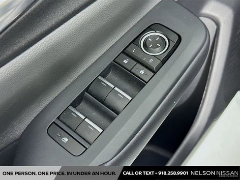 Used 2024 Toyota Prius XLE FWD image 18