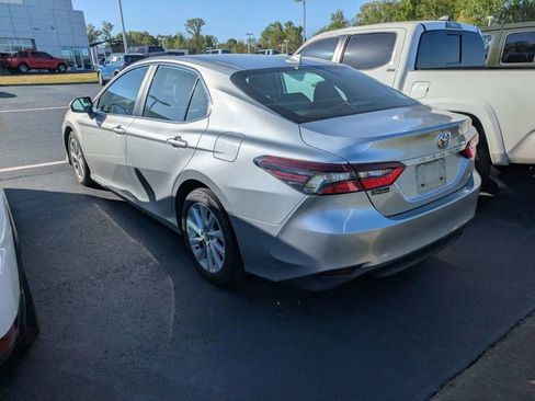 Used 2021 Toyota Camry LE image 4