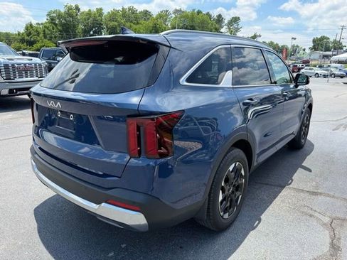 Used 2024 Kia Sorento S w/ Panoramic Sunroof Package FWD image 4