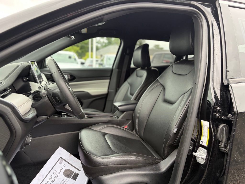 Used 2025 Jeep Compass Limited AWD/4WD image 19