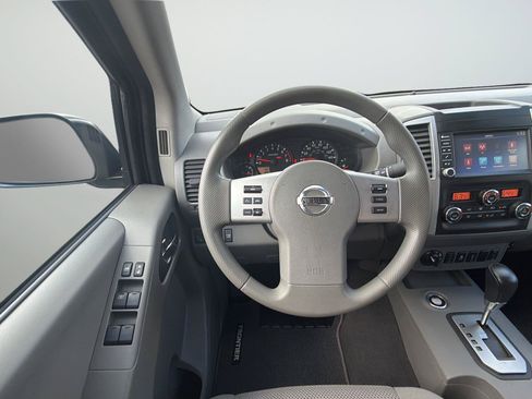 Used 2020 Nissan Frontier SV AWD/4WD image 10