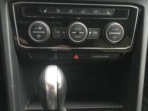 Used 2022 Volkswagen Atlas Cross Sport SE AWD/4WD image 10
