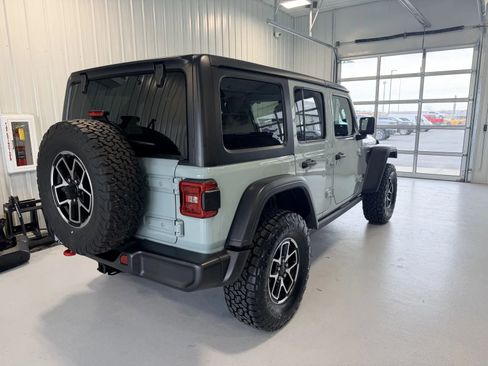 Used 2024 Jeep Wrangler Unlimited Rubicon AWD/4WD image 3