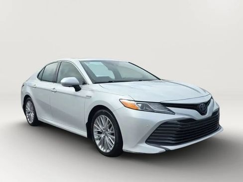 Used 2019 Toyota Camry XLE w/ Driver Assist Package FWD image 3