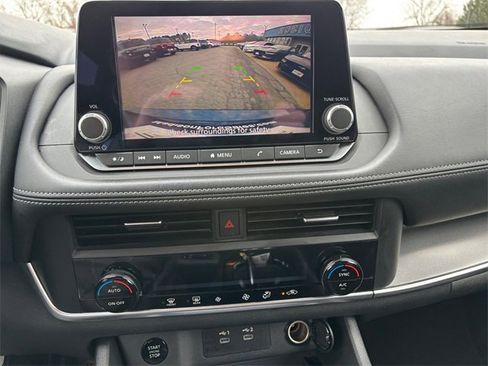 Used 2024 Nissan Rogue SV image 20