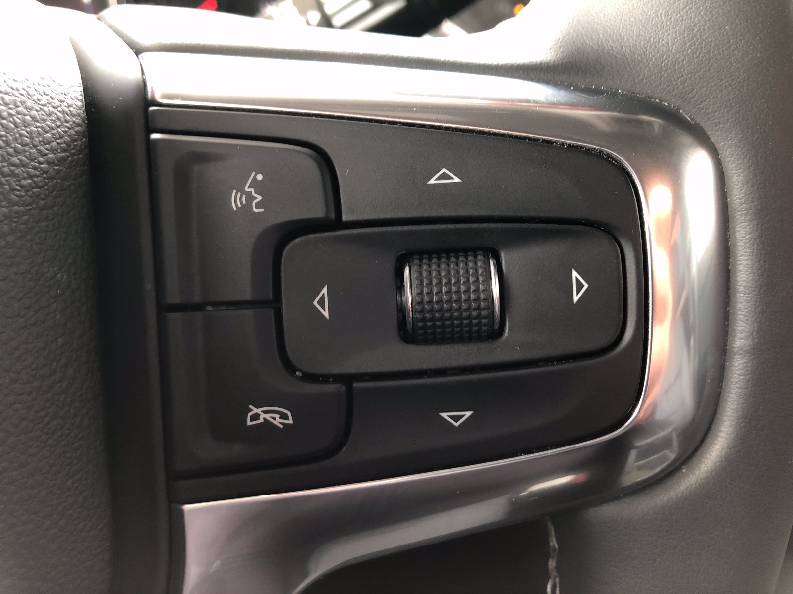 Used 2025 Chevrolet Blazer LT w/ Sound & Technology Package AWD/4WD image 34