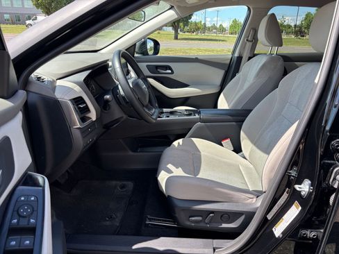 Used 2025 Nissan Rogue SV AWD/4WD image 29