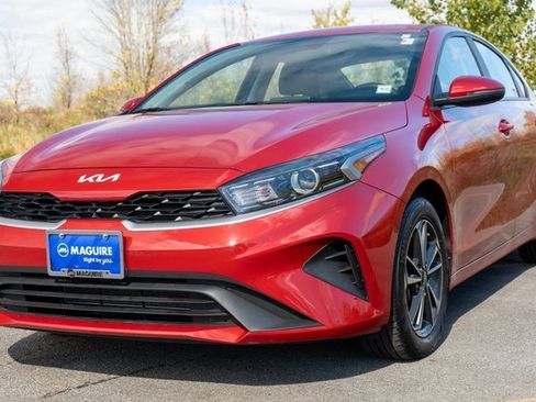 Used 2023 Kia Forte LXS w/ LXS Technology Package image 2