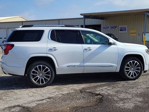 Used 2023 GMC Acadia Denali w/ Denali Ultimate Package image 8