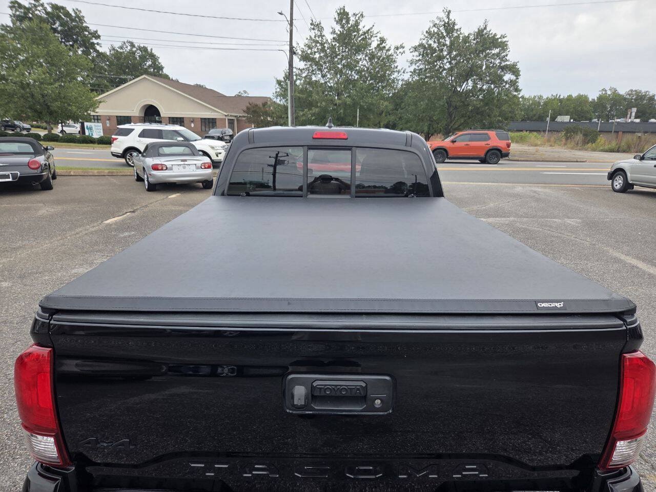Used 2019 Toyota Tacoma SR w/ SX Package AWD/4WD image 6