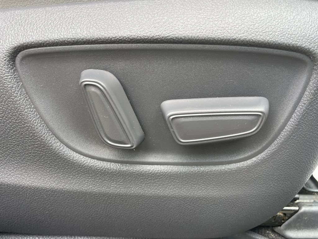 Used 2021 Toyota Sienna XLE w/ XLE Plus Package FWD image 12