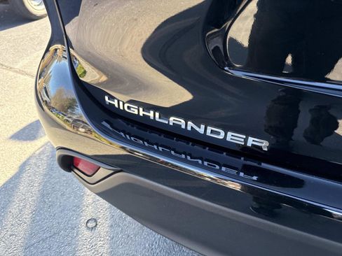 Used 2023 Toyota Highlander Bronze Edition image 9