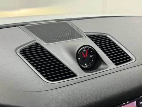 Used 2019 Porsche Cayenne Sport Utility 4D image 29