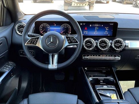 Certified 2025 Mercedes-Benz GLB 250 image 4